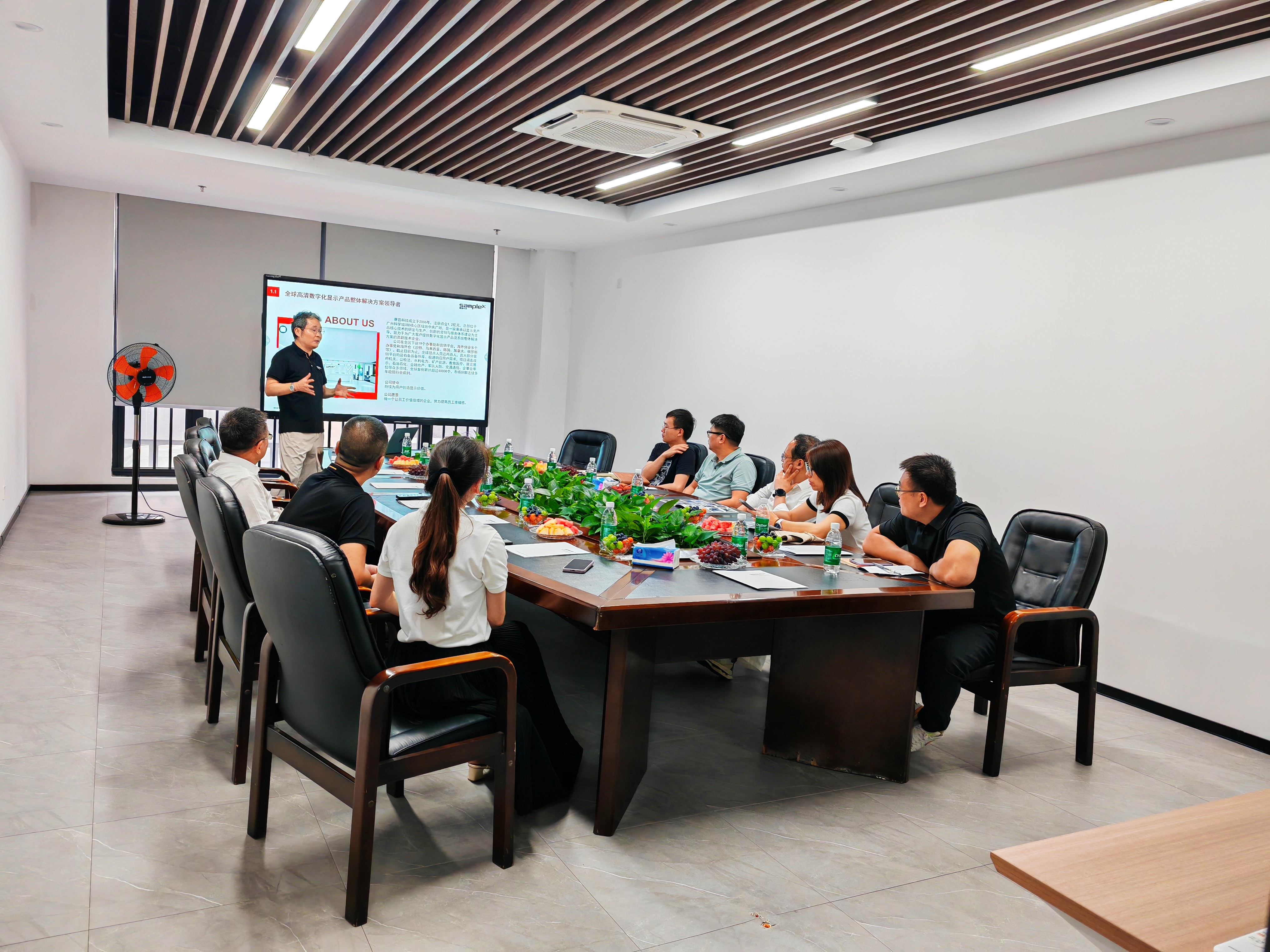 广州增城区政府领导考察调研赛普科技：共推超薄显示屏创新发展